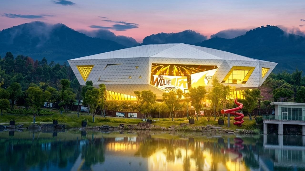 Space Battleship Arena Markas Wolves Esports yang Megah Banget!